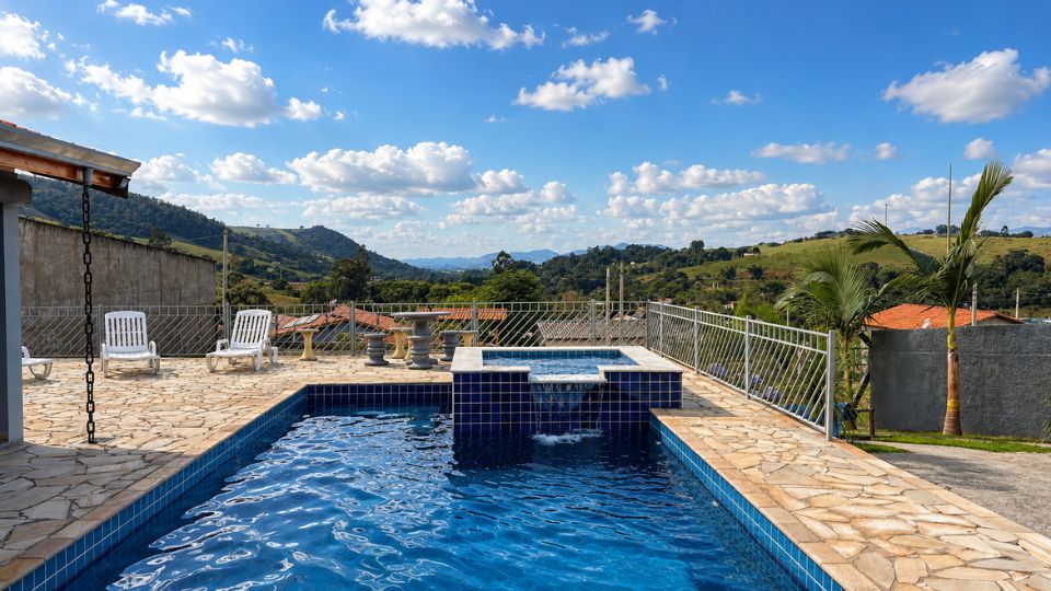 Piscina climatizada da Chácara Refúgio da Serra em Socorro SP